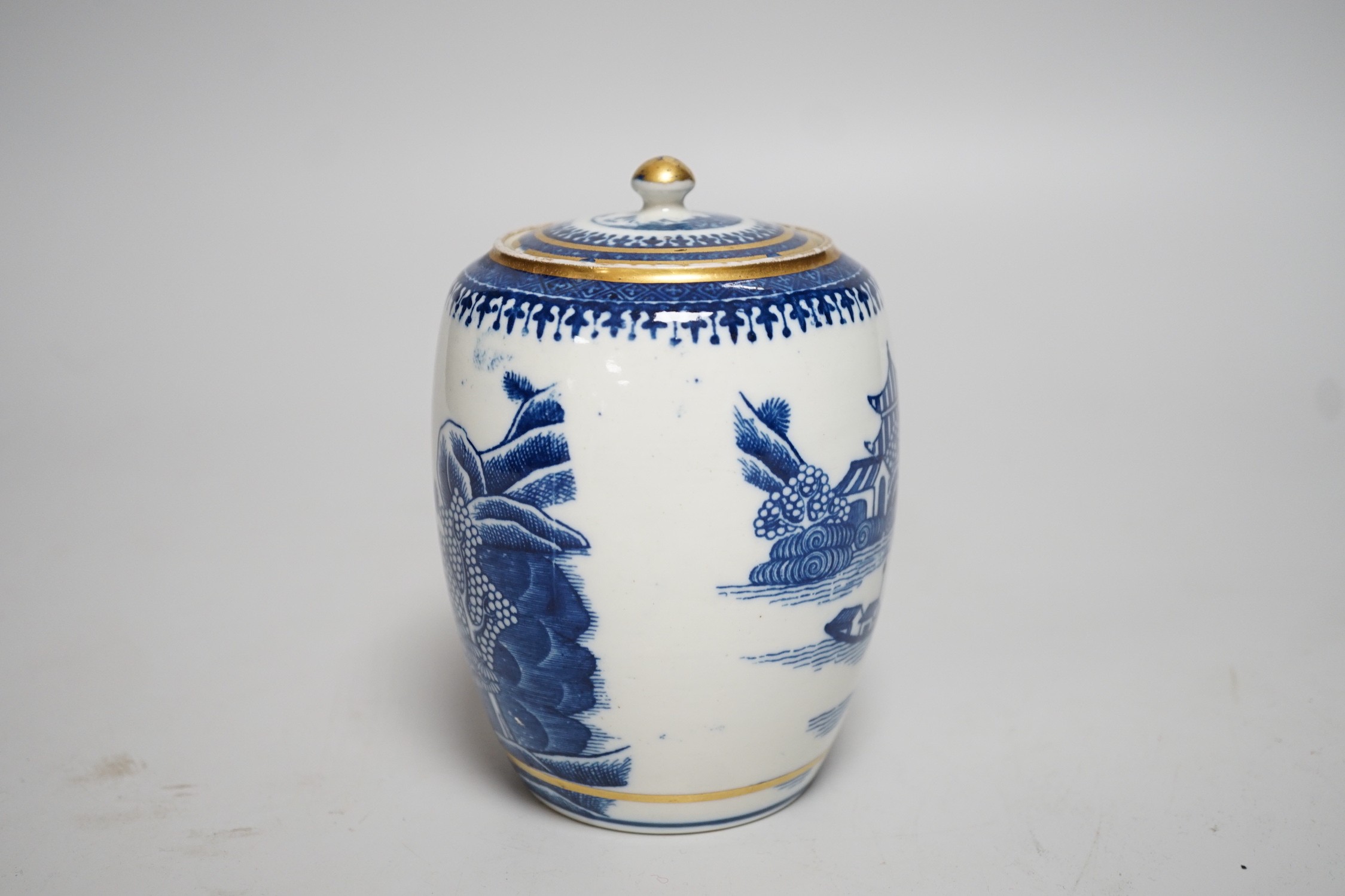 An 18th century Caughley tea canister and cover printed with Willow Nankin pattern,12.5cms high